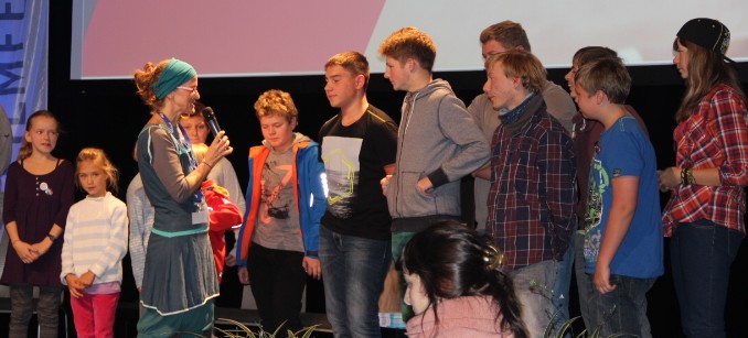 3. Platz für den „Sohn des Söldners“ Filmcrew mit Moderatorin auf der FilmThür-Bühne
